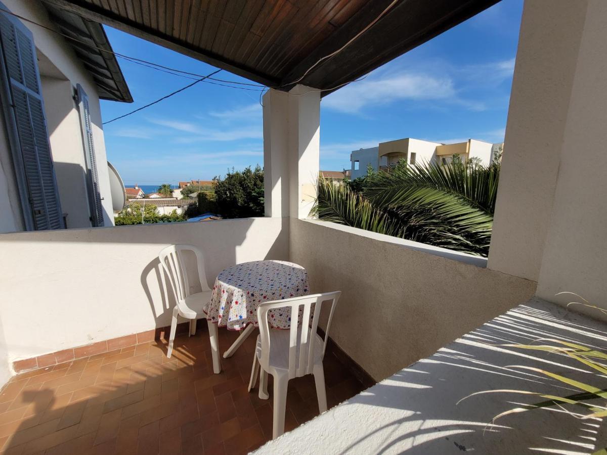 Villa la Désirée - haut de villa,62m2 , 3 pièces , 6 lits, 8 persons max,120m2 Jardin avec parking Antibes Exterior foto