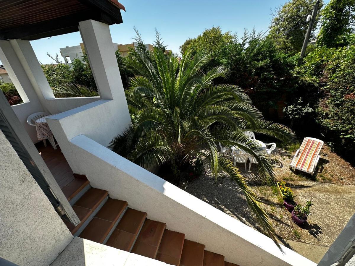Villa la Désirée - haut de villa,62m2 , 3 pièces , 6 lits, 8 persons max,120m2 Jardin avec parking Antibes Exterior foto